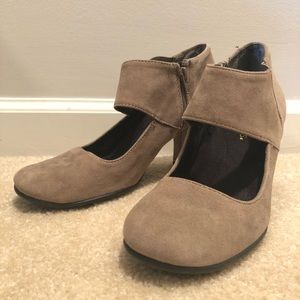 Aerosoles Vintage look heels